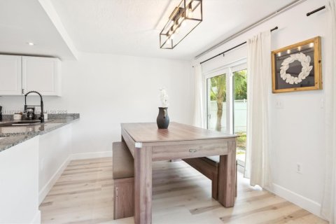 Casa en venta en Coral Springs, Florida, 3 dormitorios, 142.7 m2 № 1930447 - foto 6