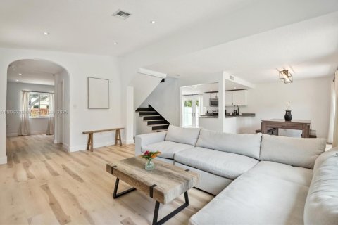 Casa en venta en Coral Springs, Florida, 3 dormitorios, 142.7 m2 № 1930447 - foto 4