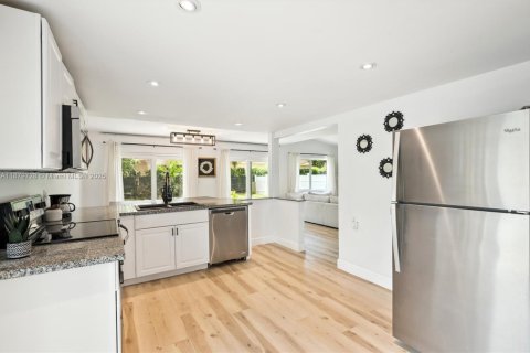 Casa en venta en Coral Springs, Florida, 3 dormitorios, 142.7 m2 № 1930447 - foto 7