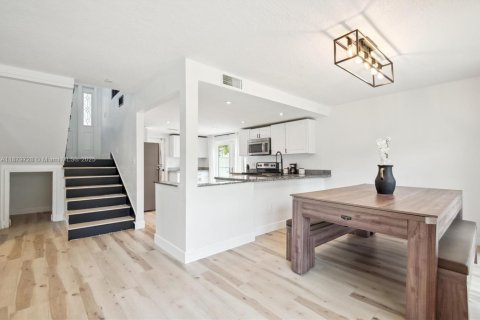 Casa en venta en Coral Springs, Florida, 3 dormitorios, 142.7 m2 № 1930447 - foto 3