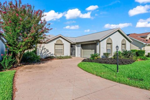 House in Summerfield, Florida 2 bedrooms, 155.61 sq.m. № 2308237 - photo 5