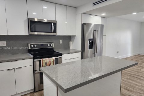 Copropriété à louer à Hialeah, Floride: 2 chambres, 95.13 m2 № 1966272 - photo 6