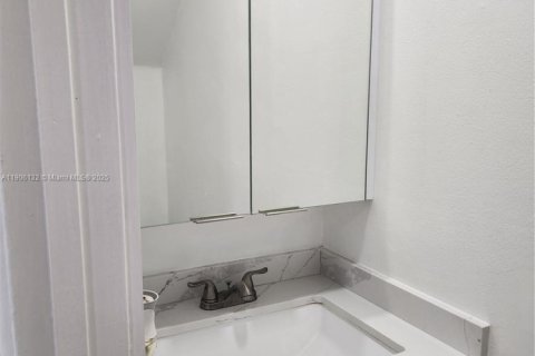 Copropriété à louer à Hialeah, Floride: 2 chambres, 95.13 m2 № 1966272 - photo 10