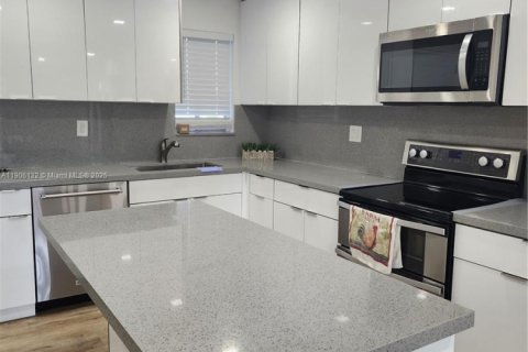 Copropriété à louer à Hialeah, Floride: 2 chambres, 95.13 m2 № 1966272 - photo 2