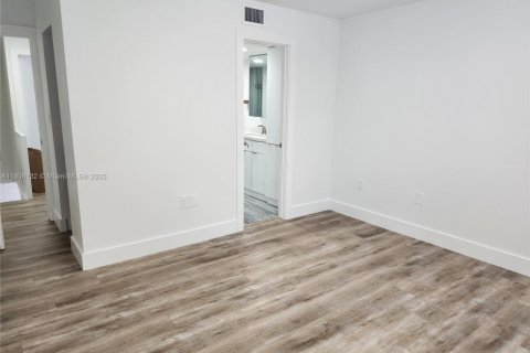 Copropriété à louer à Hialeah, Floride: 2 chambres, 95.13 m2 № 1966272 - photo 15