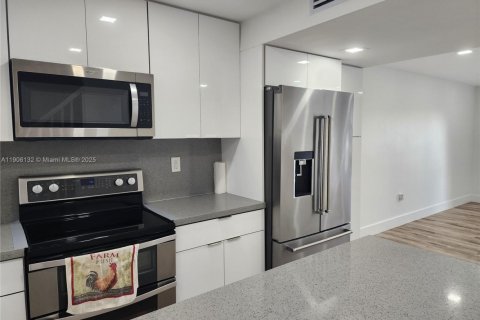 Copropriété à louer à Hialeah, Floride: 2 chambres, 95.13 m2 № 1966272 - photo 8