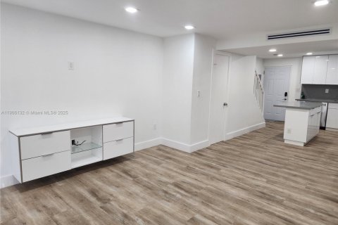 Copropriété à louer à Hialeah, Floride: 2 chambres, 95.13 m2 № 1966272 - photo 4