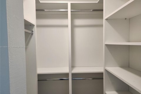 Copropriété à louer à Hialeah, Floride: 2 chambres, 95.13 m2 № 1966272 - photo 17