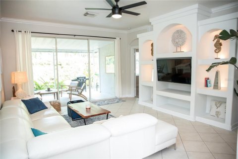 House in Apollo Beach, Florida 3 bedrooms, 138.15 sq.m. № 1620727 - photo 9