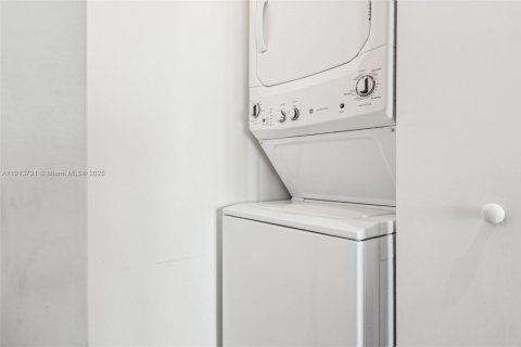 Condominio en venta en Miami, Florida, 1 dormitorio, 64.94 m2 № 2038068 - foto 26