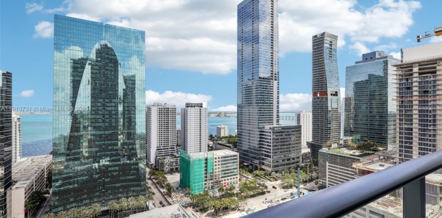 Condominio en Miami, Florida, 1 dormitorio  № 2038068