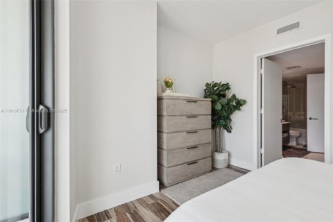 Condominio en venta en Miami, Florida, 1 dormitorio, 64.94 m2 № 2038068 - foto 17