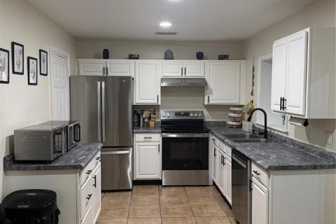 Villa ou maison à vendre à Kissimmee, Floride: 3 chambres, 139.45 m2 № 2428723 - photo 3