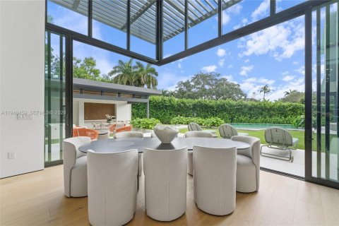 House in Pinecrest, Florida 7 bedrooms, 669.55 sq.m. № 2005342 - photo 16