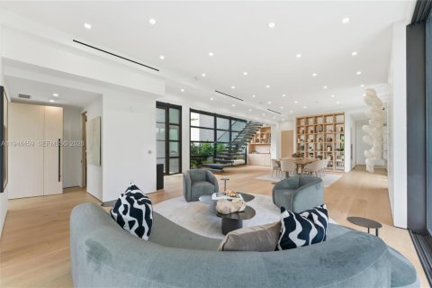 House in Pinecrest, Florida 7 bedrooms, 669.55 sq.m. № 2005342 - photo 8