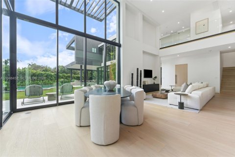 House in Pinecrest, Florida 7 bedrooms, 669.55 sq.m. № 2005342 - photo 15