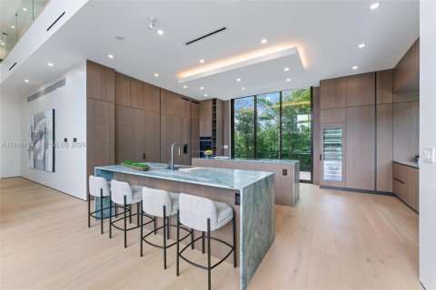 House in Pinecrest, Florida 7 bedrooms, 669.55 sq.m. № 2005342 - photo 10