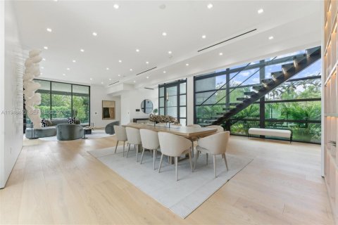 House in Pinecrest, Florida 7 bedrooms, 669.55 sq.m. № 2005342 - photo 18