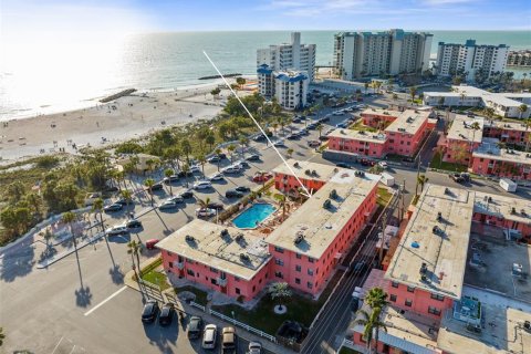 Condo in Saint Pete Beach, Florida, 2 bedrooms  № 1517368 - photo 1