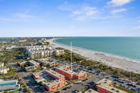Copropriété à vendre à Saint Pete Beach, Floride: 2 chambres, 74.32 m2 № 1517368 - photo 2