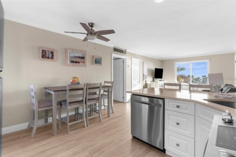 Copropriété à vendre à Saint Pete Beach, Floride: 2 chambres, 74.32 m2 № 1517368 - photo 9