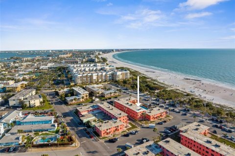 Condo in Saint Pete Beach, Florida, 2 bedrooms  № 1517368 - photo 29
