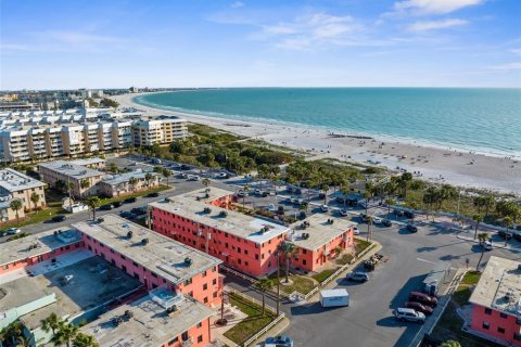 Condo in Saint Pete Beach, Florida, 2 bedrooms  № 1517368 - photo 25