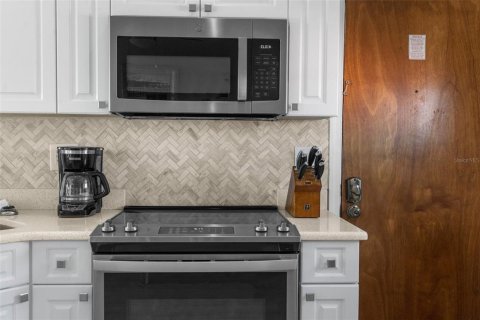 Condo in Saint Pete Beach, Florida, 2 bedrooms  № 1517368 - photo 18