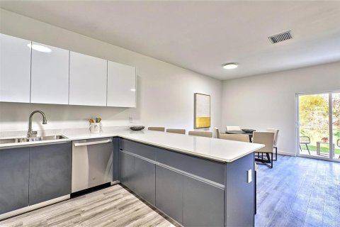 Condo in Gainesville, Florida, 3 bedrooms  № 2120927 - photo 4