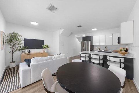 Condo in Gainesville, Florida, 3 bedrooms  № 2120927 - photo 9