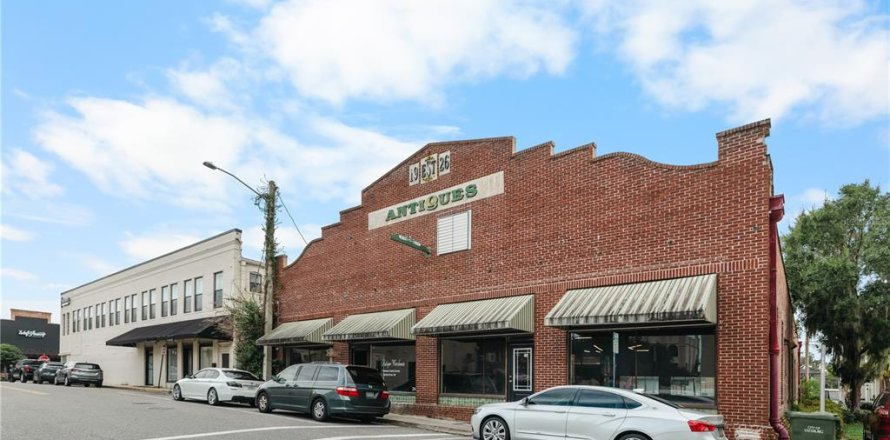 Immobilier commercial à Leesburg, Floride 643.81 m2 № 2429670