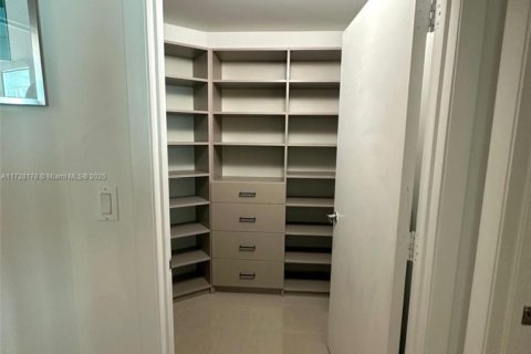 Condo in Miami, Florida  № 1860560 - photo 11