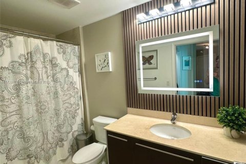 Condo in Miami, Florida  № 1860560 - photo 12
