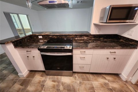 Villa ou maison à vendre à Largo, Floride: 2 chambres, 103.12 m2 № 2107191 - photo 10