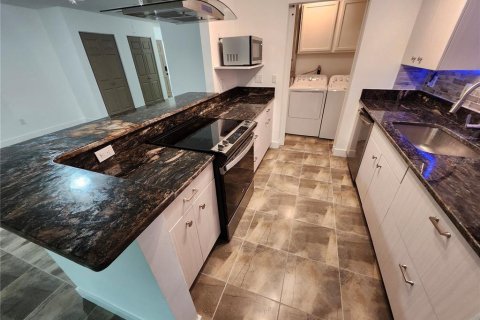Villa ou maison à vendre à Largo, Floride: 2 chambres, 103.12 m2 № 2107191 - photo 11