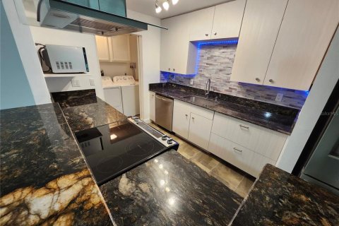 Villa ou maison à vendre à Largo, Floride: 2 chambres, 103.12 m2 № 2107191 - photo 9