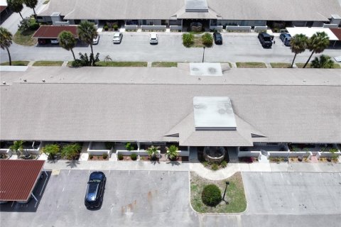 Villa ou maison à vendre à Largo, Floride: 2 chambres, 103.12 m2 № 2107191 - photo 3
