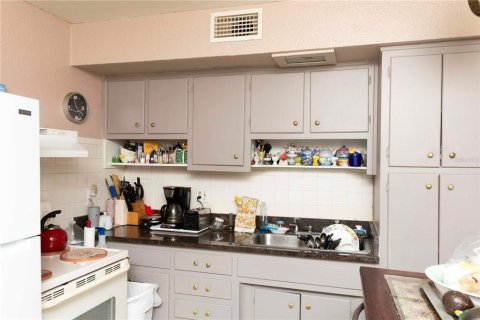 House in New Port Richey, Florida 2 bedrooms, 69.12 sq.m. № 2098975 - photo 4