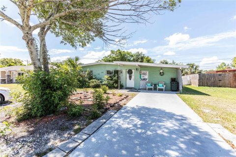 House in New Port Richey, Florida 2 bedrooms, 69.12 sq.m. № 2098975 - photo 2