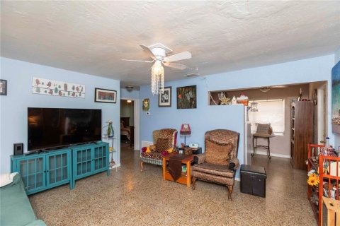 House in New Port Richey, Florida 2 bedrooms, 69.12 sq.m. № 2098975 - photo 9