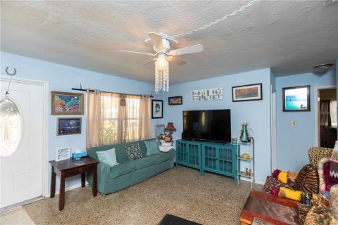 House in New Port Richey, Florida 2 bedrooms, 69.12 sq.m. № 2098975 - photo 7