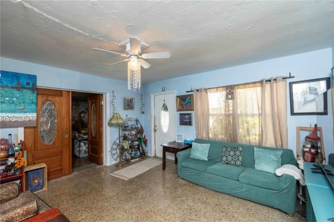House in New Port Richey, Florida 2 bedrooms, 69.12 sq.m. № 2098975 - photo 8