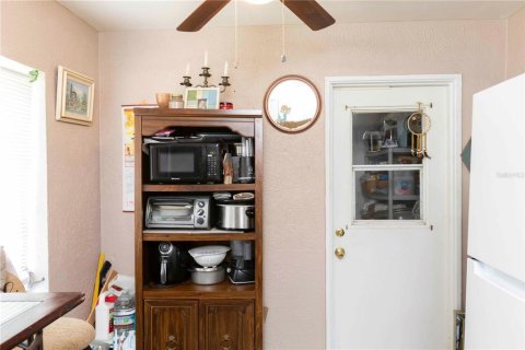 House in New Port Richey, Florida 2 bedrooms, 69.12 sq.m. № 2098975 - photo 6