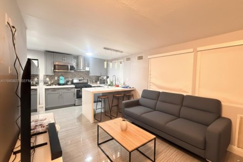 Снять в аренду виллу или дом в Хайалиа Гарденс, Флорида 2 спальни, 221.29м2, № 2005679 - фото 4