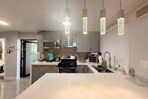 Дом в Хайалиа Гарденс, Флорида 2 спальни, 221.29м2 № 2005679