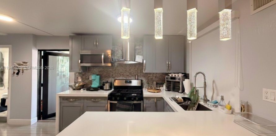 Дом в Хайалиа Гарденс, Флорида 2 спальни, 221.29м2 № 2005679