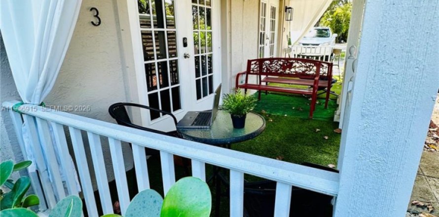 Immobilier commercial à West Palm Beach, Floride 1 chambre, 170.48 m2 № 2028775