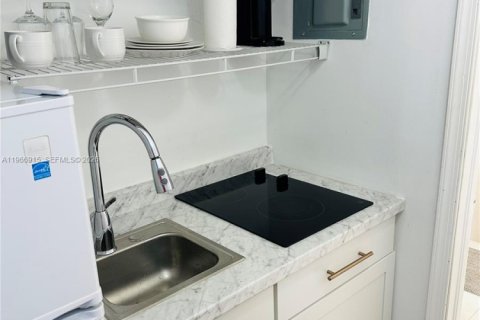 Immobilier commercial à louer à West Palm Beach, Floride: 1 chambre, 170.48 m2 № 2028775 - photo 11