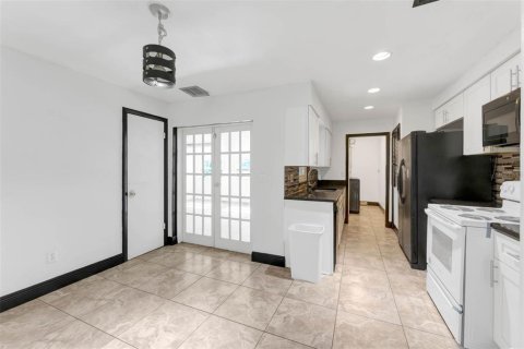 House in Longwood, Florida 4 bedrooms, 142.42 sq.m. № 1618110 - photo 3
