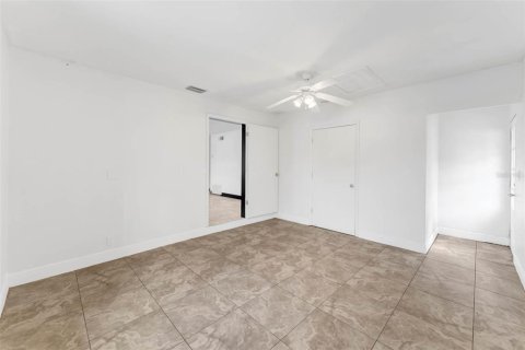 House in Longwood, Florida 4 bedrooms, 142.42 sq.m. № 1618110 - photo 8